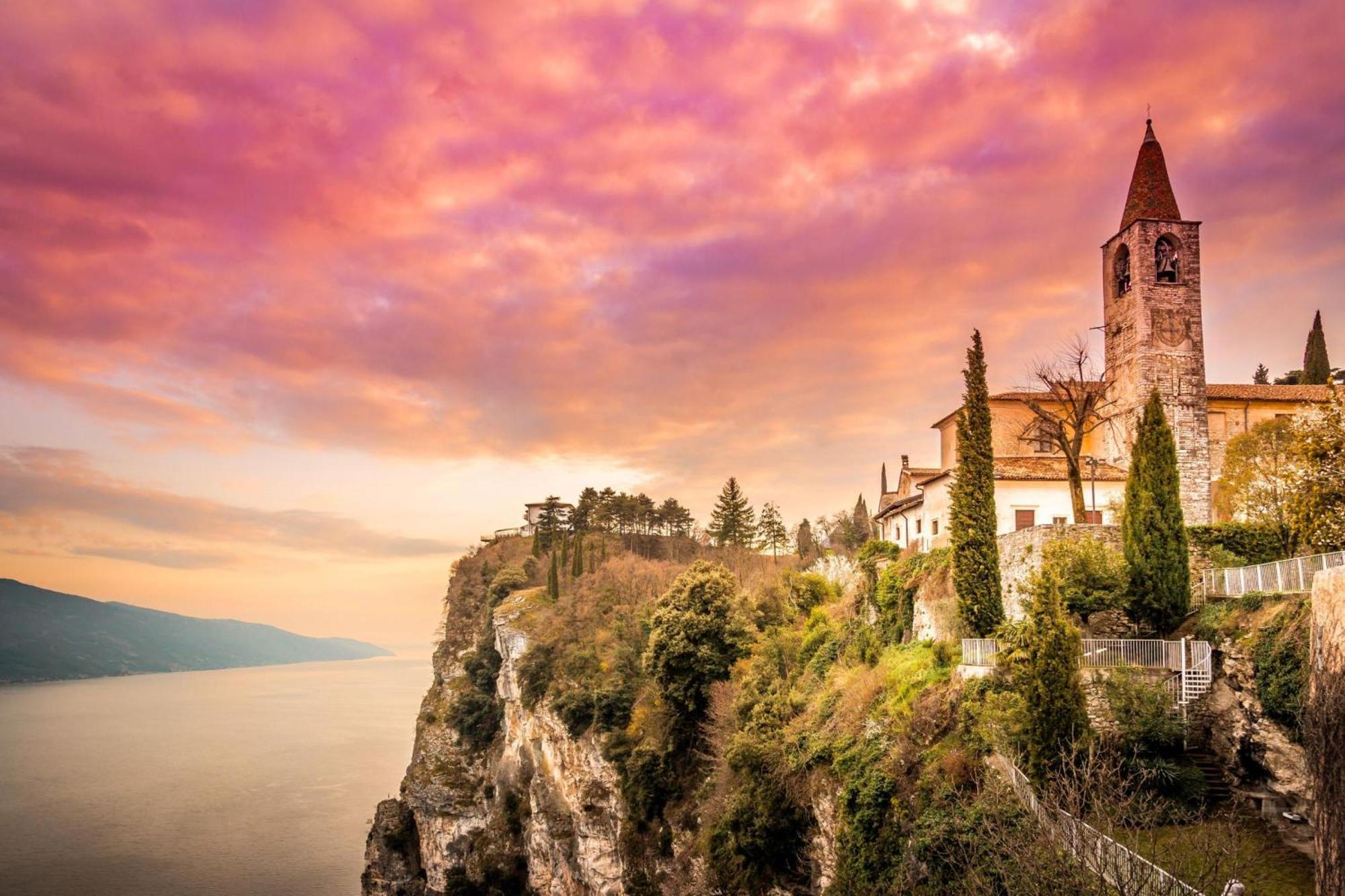 Relais Nanzello Garda Living 1 And 2 Villa Limone sul Garda Bagian luar foto