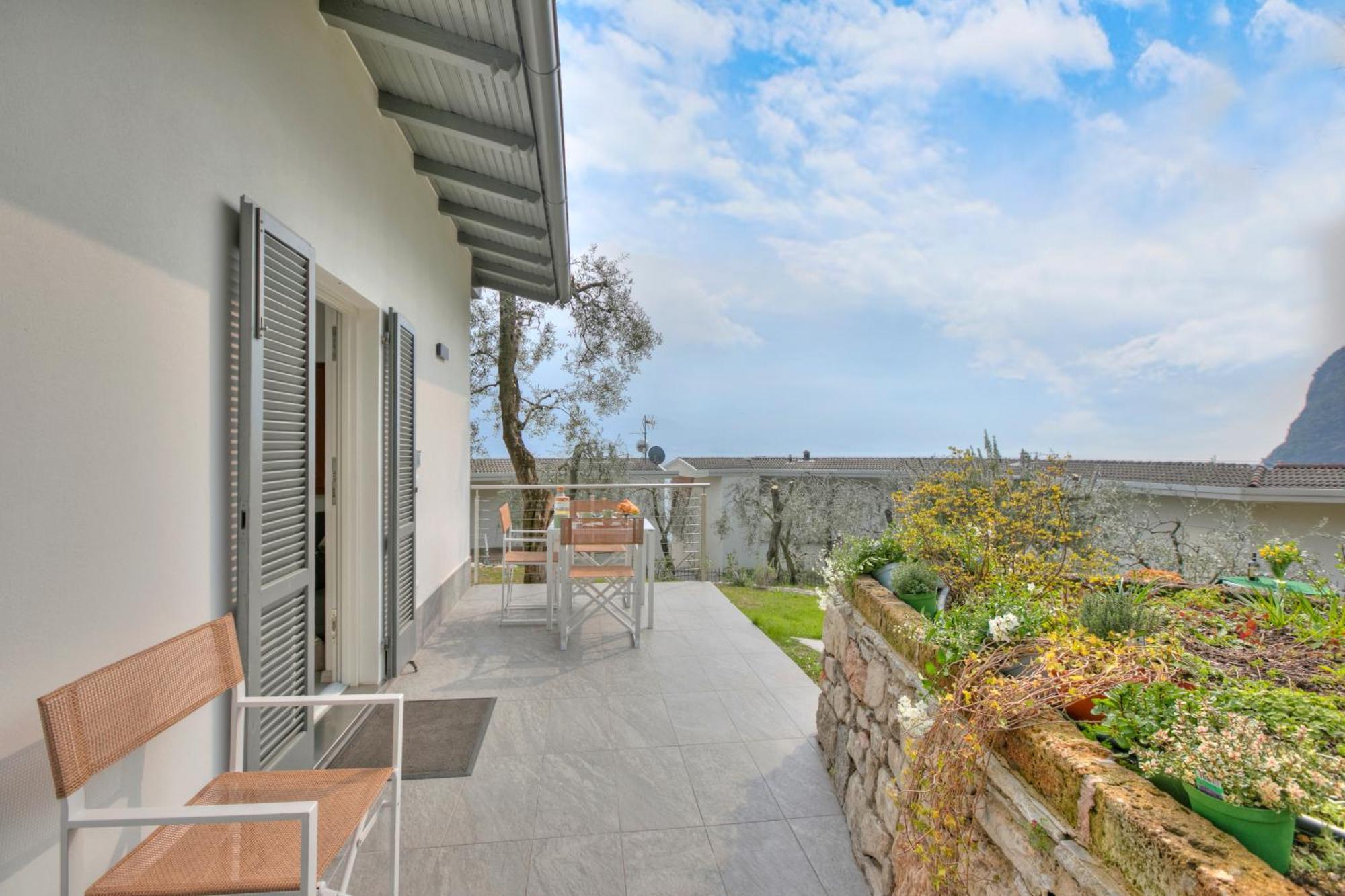 Relais Nanzello Garda Living 1 And 2 Villa Limone sul Garda Bagian luar foto