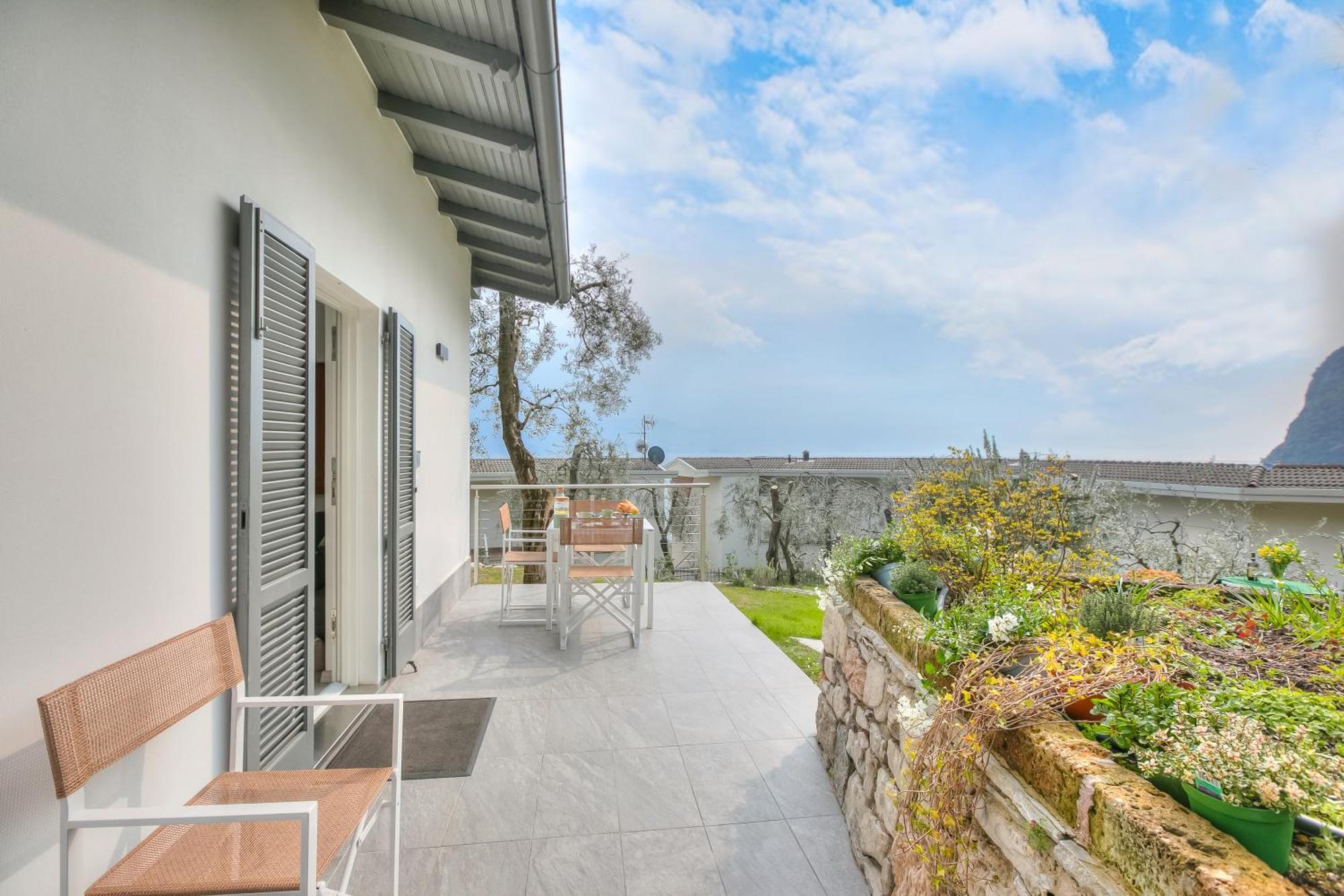 Relais Nanzello Garda Living 1 And 2 Villa Limone sul Garda Bagian luar foto
